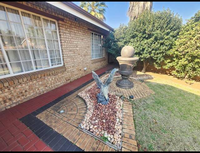 3 BEDROOM PROPERTY TO RENT IN KOOKRUS